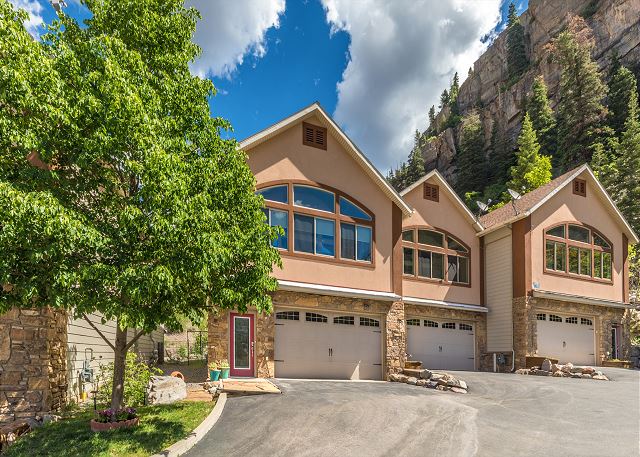 Walk to Downtown - Across from Ouray Hot Springs - Townhome with Balcony