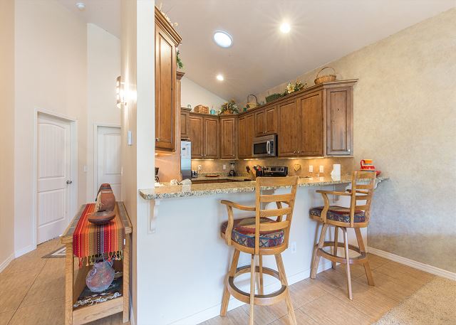 Walk to Downtown - Across from Ouray Hot Springs - Townhome with Balcony 7