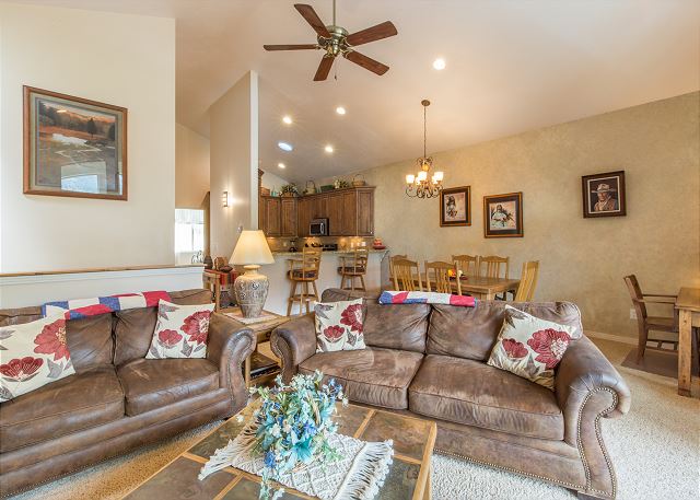 Walk to Downtown - Across from Ouray Hot Springs - Townhome with Balcony 5