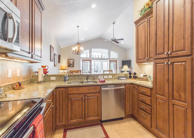 Walk to Downtown - Across from Ouray Hot Springs - Townhome with Balcony 10