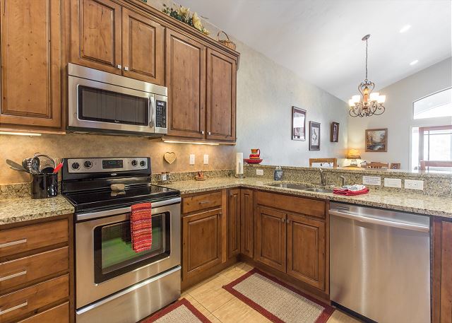 Walk to Downtown - Across from Ouray Hot Springs - Townhome with Balcony 9