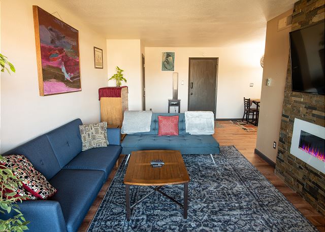 NEW! Modern Condo w/Patio, 6 Miles to Dtwn Boulder 3