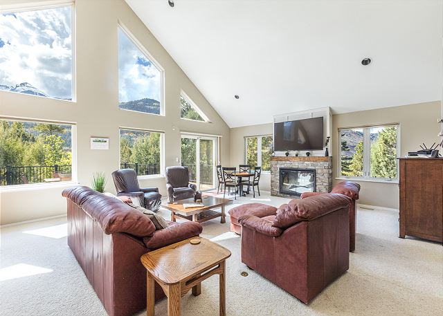 Secluded Creekside Mountain Home-Views- Private Deck-AC STR2025-036 2