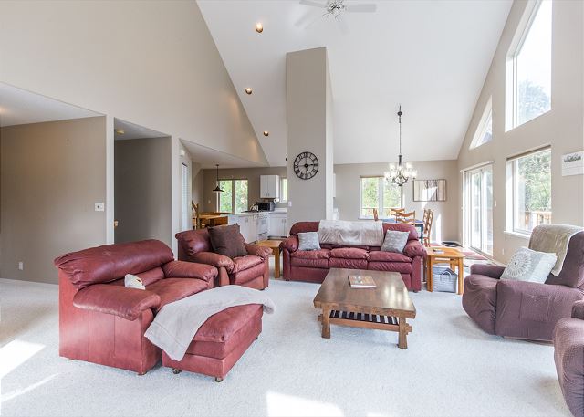 Secluded Creekside Mountain Home-Views- Private Deck-AC STR2025-036 9