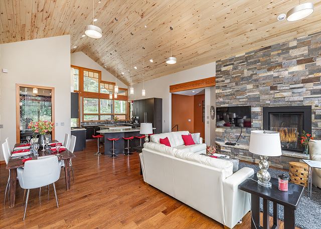 Lakefront Custom Home Across from Purgatory - Pool Table/Hot Tub/Shuttle 4