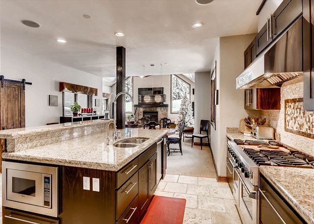 FREE Vail Village Parking| Luxury West Vail Home| 5 Mins to Vail Mtn| Hot Tub