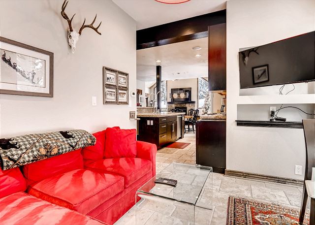 West Vail Retreat | Hot Tub & Free Village Parking | 5 Mins to Mountain 9