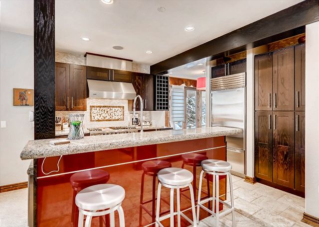 West Vail Retreat | Hot Tub & Free Village Parking | 5 Mins to Mountain 6