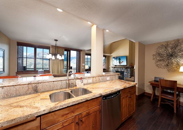 Penthouse in Purgatory Lodge - Ski in/Out - Awesome Deck and Views 7