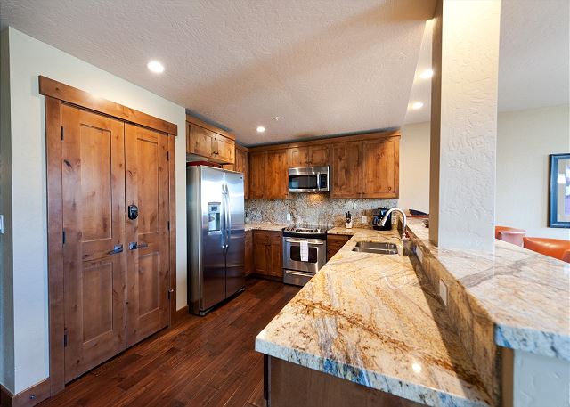 Penthouse in Purgatory Lodge - Ski in/Out - Awesome Deck and Views 6