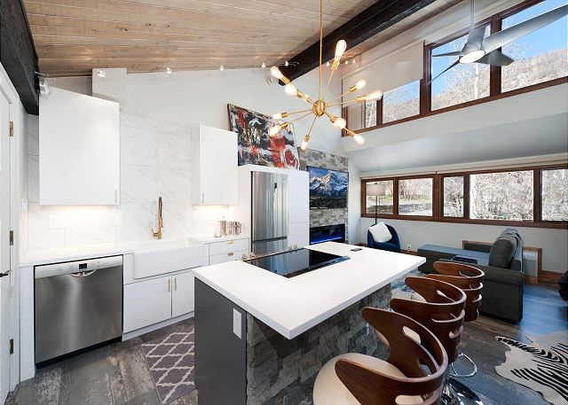 Sunshine Suite (#733) |Near Ski - Golf - AC/Pool/Hot Tub 6