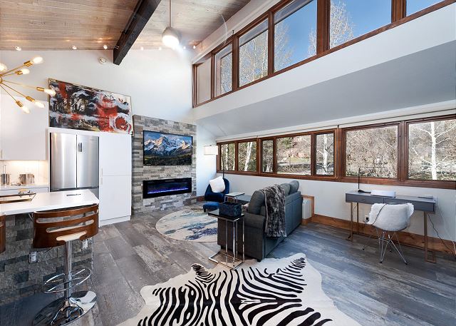 Sunshine Suite (#733) |Near Ski - Golf - AC/Pool/Hot Tub 3