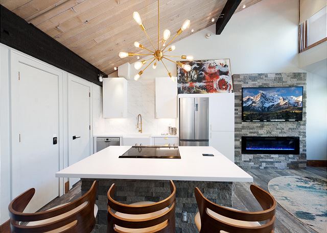 Sunshine Suite (#733) |Near Ski - Golf - AC/Pool/Hot Tub 8