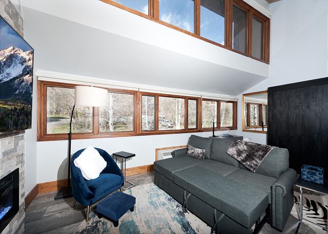 Sunshine Suite (#733) |Near Ski - Golf - AC/Pool/Hot Tub 10