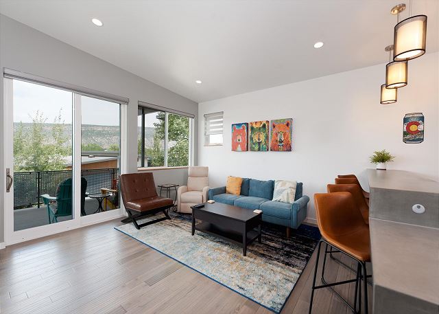 Townhome with Awesome Views - 1 Mile to Downtown - 30+ Day Stay Required 3