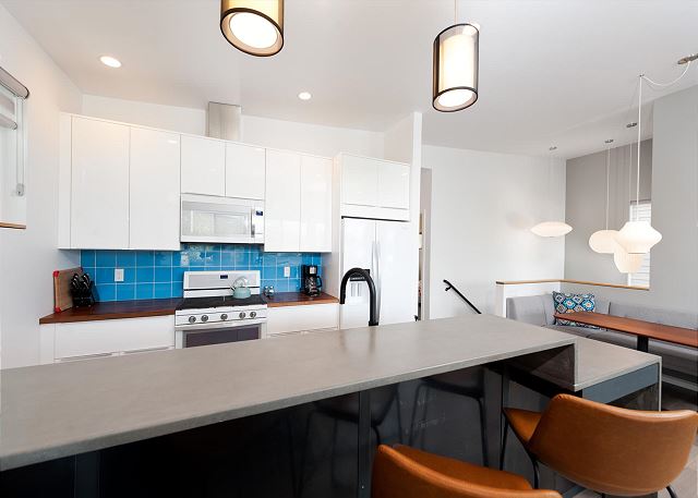 Townhome with Awesome Views - 1 Mile to Downtown - 30+ Day Stay Required 8