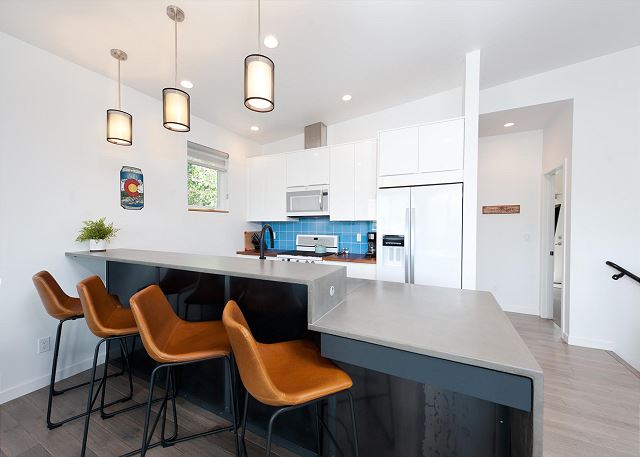 Townhome with Awesome Views - 1 Mile to Downtown - 30+ Day Stay Required 7