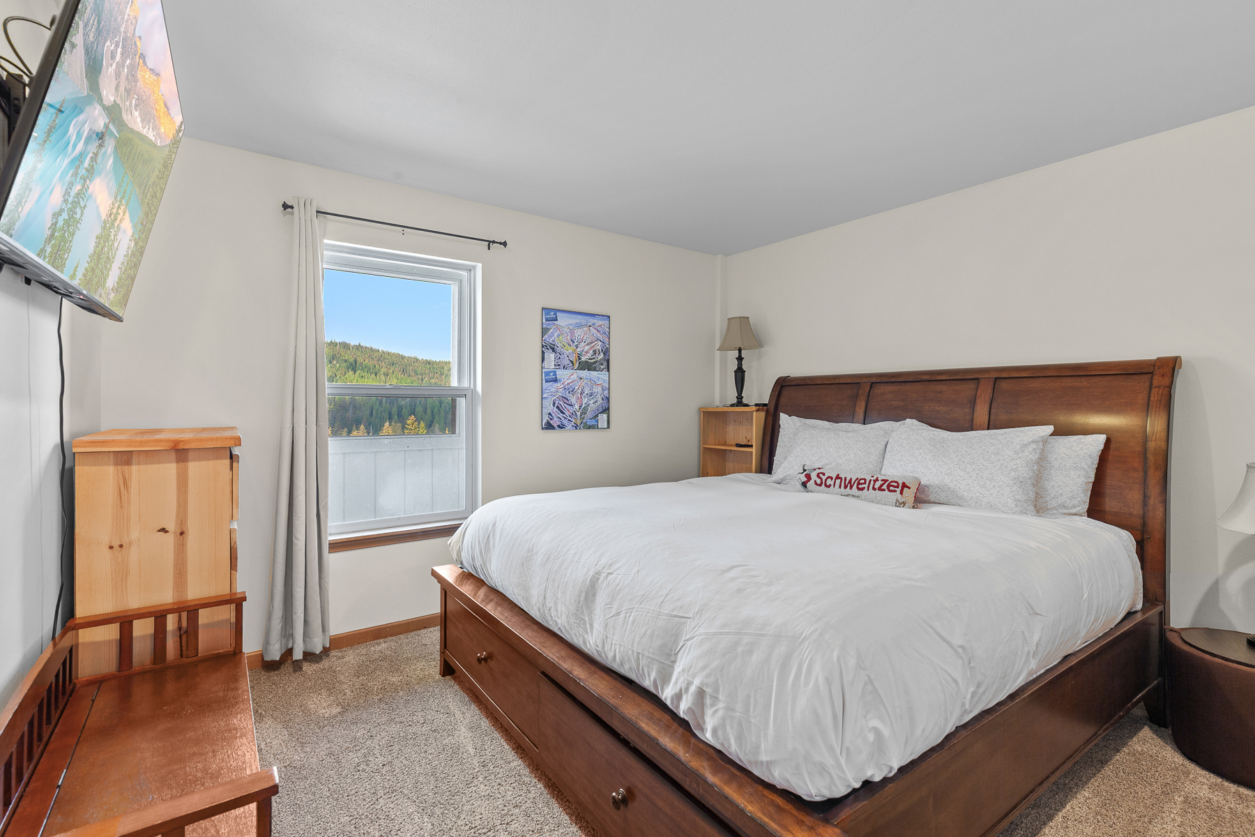 Your private retreat—king bed, soft linens, and a Smart TV for laid-back evenings.
