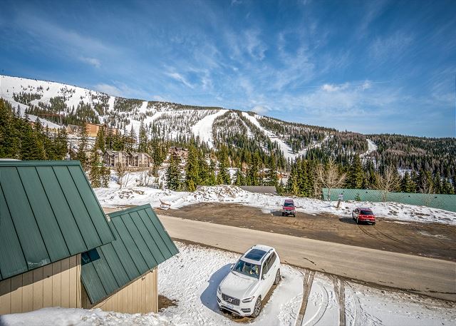 Ski in Ski out at Schweitzer Mountain Resort | Great Views | Cozy Condo 2