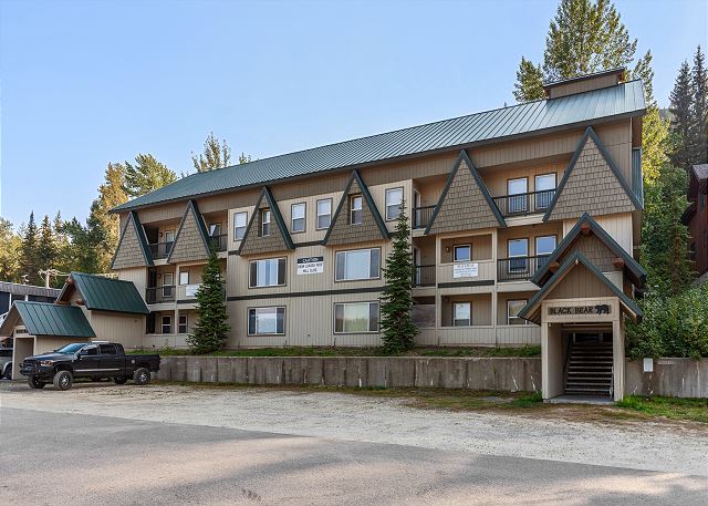 Ski in Ski out at Schweitzer Mountain Resort | Great Views | Cozy Condo 5
