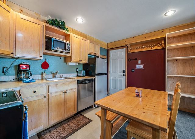 Ski in Ski out at Schweitzer Mountain Resort | Great Views | Cozy Condo 7