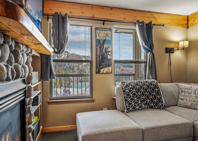Ski in Ski out at Schweitzer Mountain Resort | Great Views | Cozy Condo 6