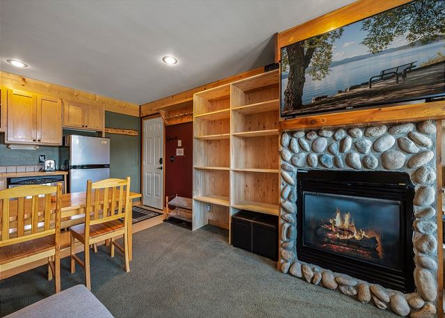 Ski in Ski out at Schweitzer Mountain Resort | Great Views | Cozy Condo 10