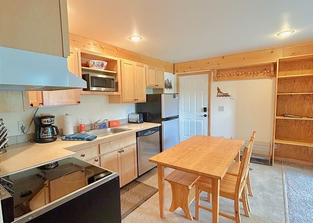 Ski in Ski out at Schweitzer Mountain Resort | Great Views | Cozy Condo 5