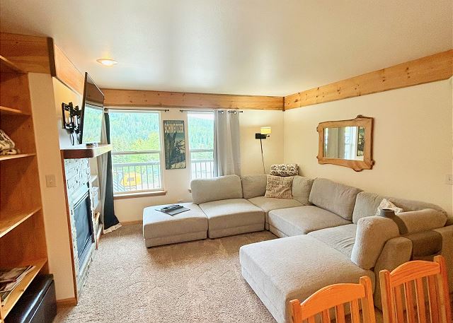 Ski in Ski out at Schweitzer Mountain Resort | Great Views | Cozy Condo 3