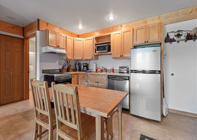Ski in Ski out at Schweitzer Mountain Resort | Great Views | Cozy Condo 2