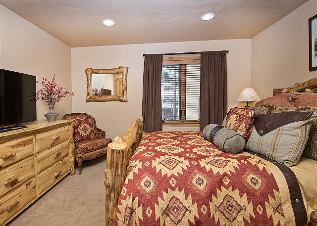 Spacious Avon Retreat | Pool, Tennis, 2 Masters & Free Shuttle 8