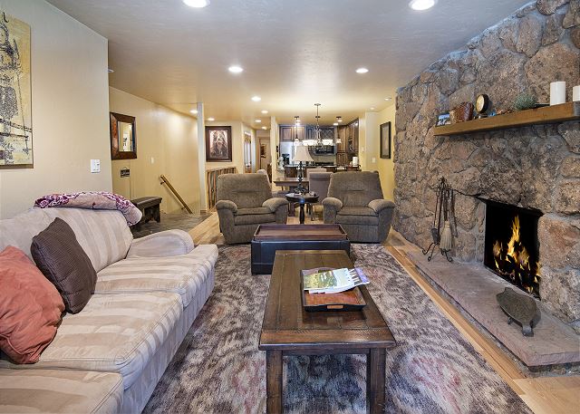 Spacious Avon Retreat | Pool, Tennis, 2 Masters & Free Shuttle 6