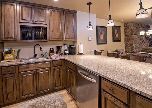 Spacious Avon Retreat | Pool, Tennis, 2 Masters & Free Shuttle 3