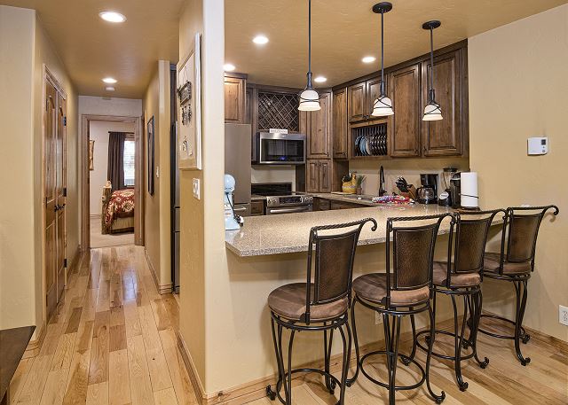 Spacious Avon Retreat | Pool, Tennis, 2 Masters & Free Shuttle 4