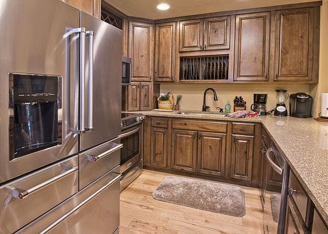 Spacious Avon Retreat | Pool, Tennis, 2 Masters & Free Shuttle 2