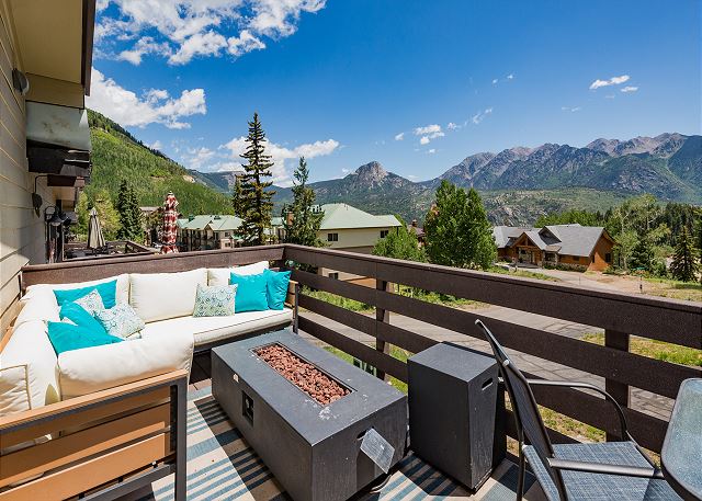 Open Concept Luxury Condo - Huge Deck w/Fire Pit & Views -Steps to the Slopes 2