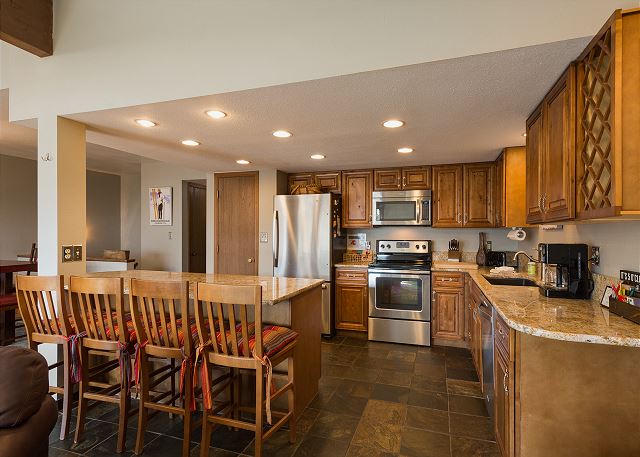 Open Concept Luxury Condo - Huge Deck w/Fire Pit & Views -Steps to the Slopes 6