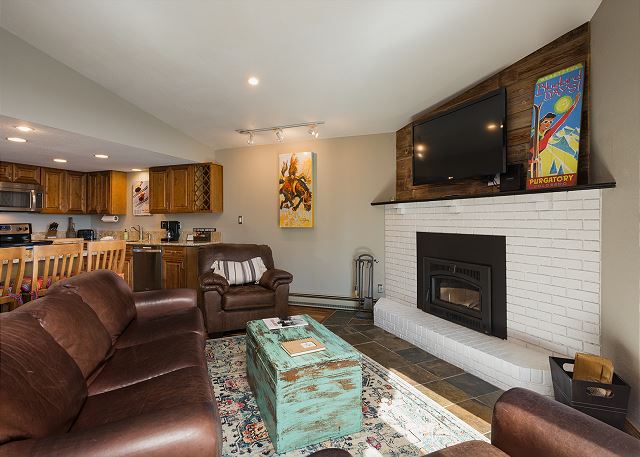 Open Concept Luxury Condo - Huge Deck w/Fire Pit & Views -Steps to the Slopes 4