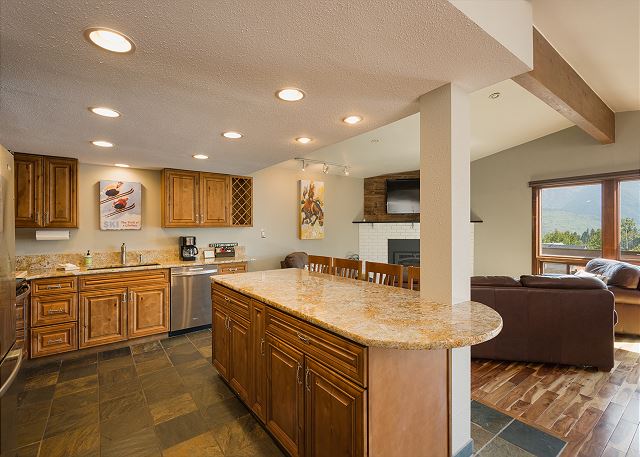 Open Concept Luxury Condo - Huge Deck w/Fire Pit & Views -Steps to the Slopes 7