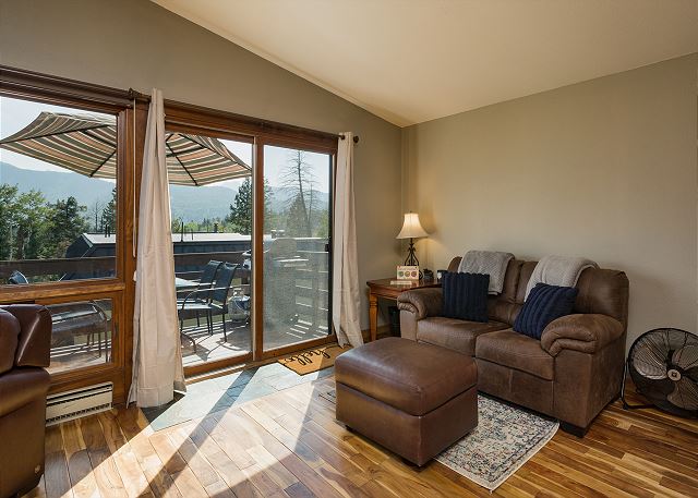 Open Concept Luxury Condo - Huge Deck w/Fire Pit & Views -Steps to the Slopes 5