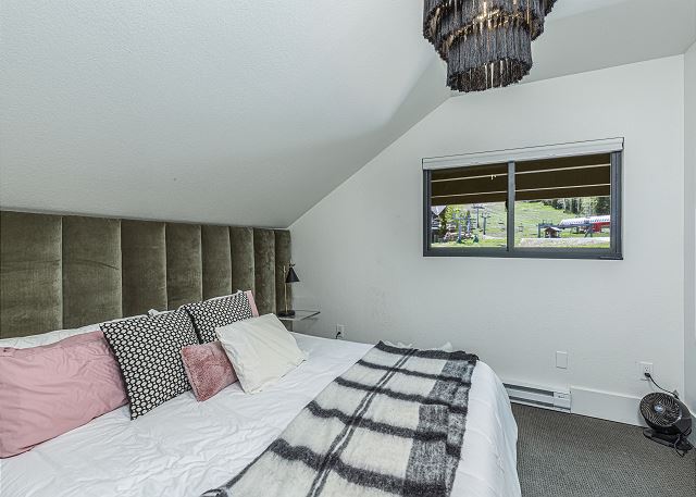 Completely Remodeled Ski in/Ski Out Condo - Views & Deck - Pet Friendly 8