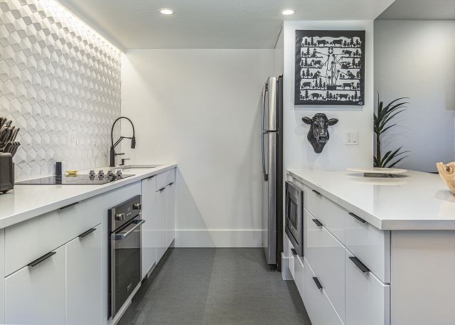 Completely Remodeled Ski in/Ski Out Condo - Views & Deck - Pet Friendly 5