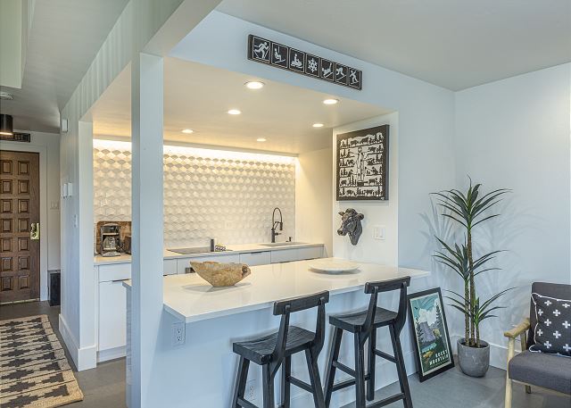 Completely Remodeled Ski in/Ski Out Condo - Views & Deck - Pet Friendly 6