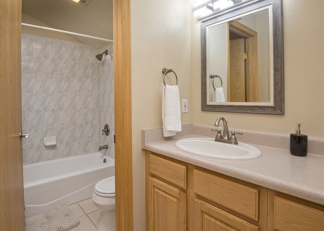 Avon| Walk to Shops & Restaurants| Ski Shuttle to Beaver Creek & Vail Slopes 10