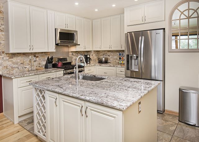 Avon| Walk to Shops & Restaurants| Ski Shuttle to Beaver Creek & Vail Slopes 3