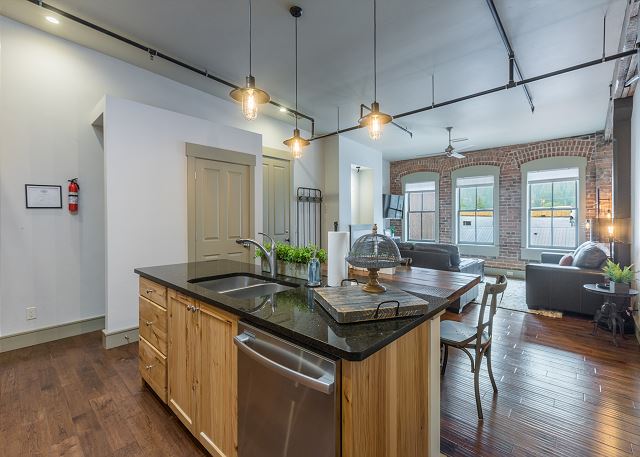 Contemporary Cozy Loft - Heart of Downtown - Air Conditioning 2