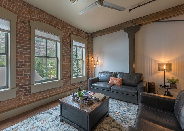 Contemporary Cozy Loft | Heart of Downtown | Air Conditioning 3