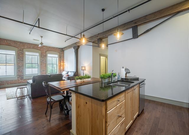 Contemporary Cozy Loft - Heart of Downtown - Air Conditioning 10