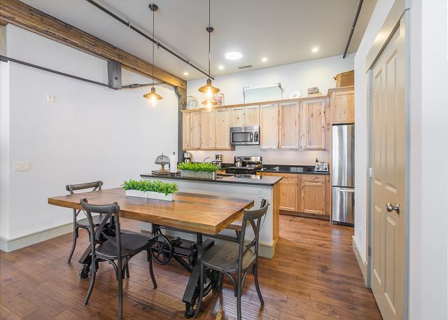 Contemporary Cozy Loft - Heart of Downtown - Air Conditioning 9