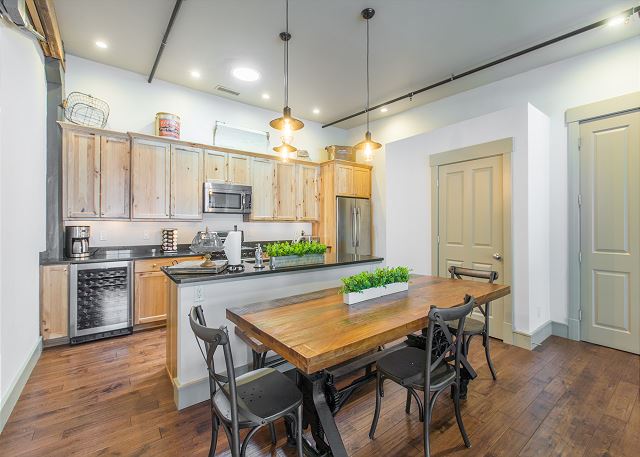 Contemporary Cozy Loft - Heart of Downtown - Air Conditioning 8